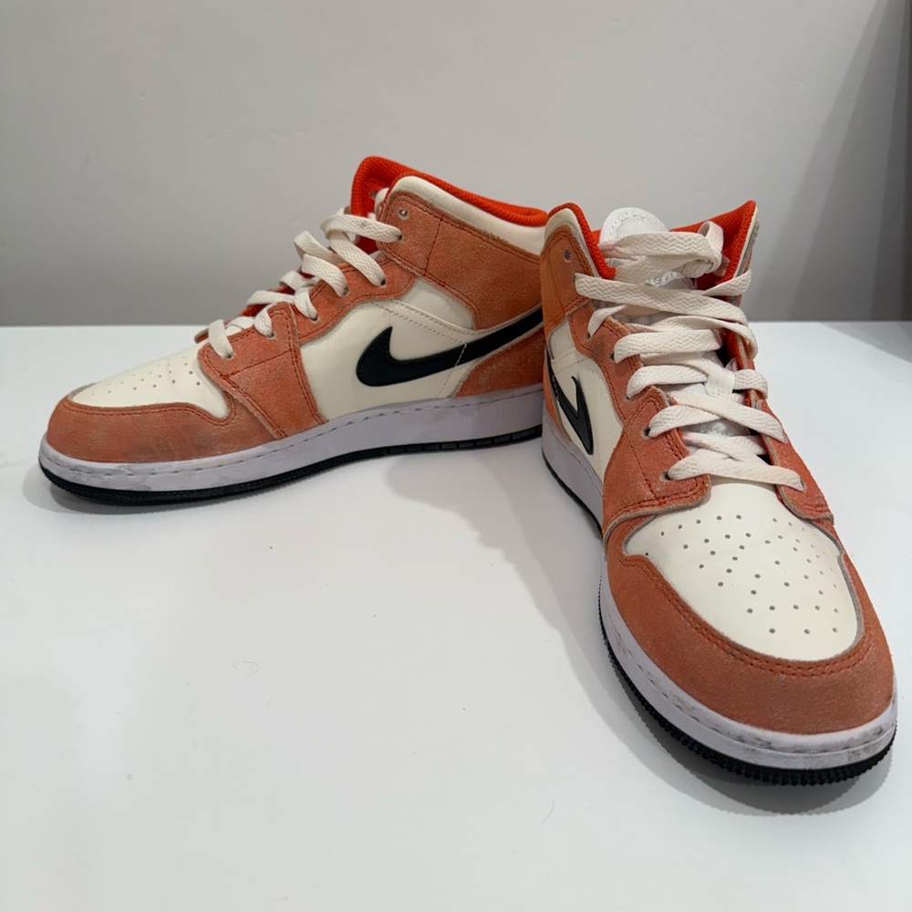 Air Jordan 1 Mid SE GS 'Orange Suede